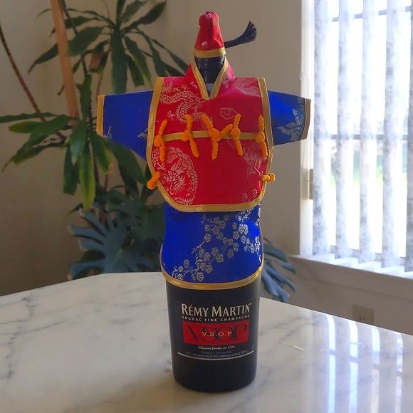 NWT. Wine Bottle Cover: Chinese Silk Brocade Blue Red Gold Men's Outfit with Hat - Picture 3 of 4